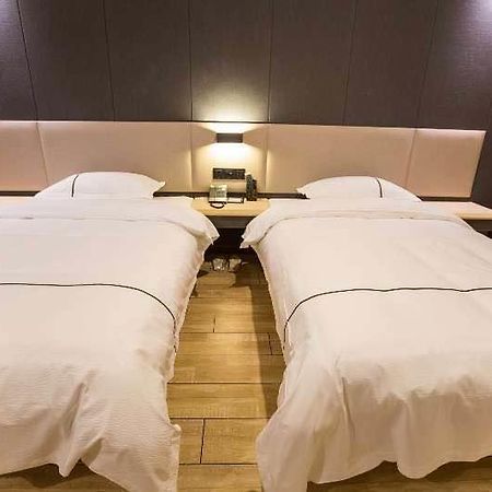 Thank Inn Plus Hotel Hebei Tangshan Road South District Train Station Exterior foto